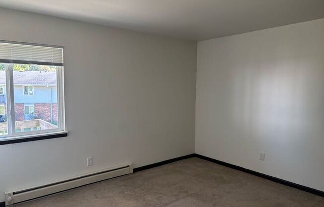 1 bed, 1 bath, 700 sqft, $1,300, Unit 8