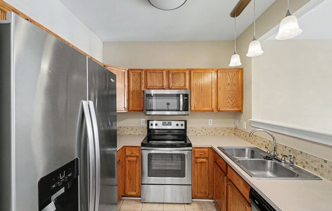 Derita 2BR, 2.5Townhome w/ Bonus Room & Garage