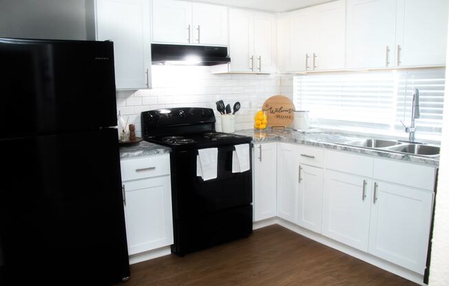 The Element at River Pointe apartments in Jacksonville Florida photo of kitchen