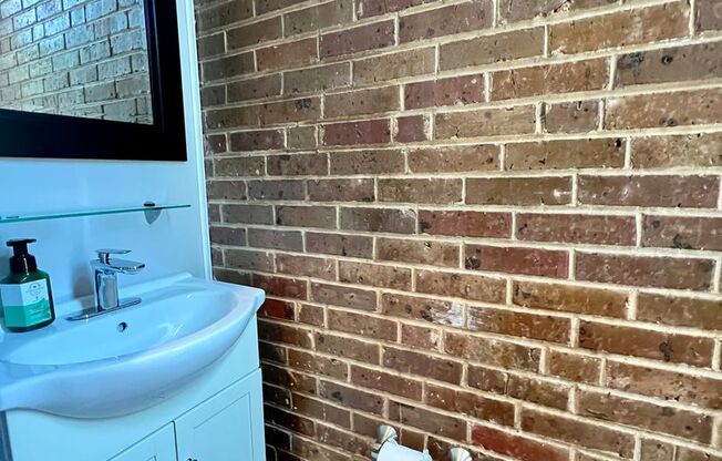 Luxurious 4-Bedroom Townhome in the Heart of Society Hill! Parking Available!