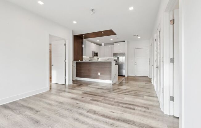 2 beds, 2 baths, 980 sqft, $2,850, Unit 302