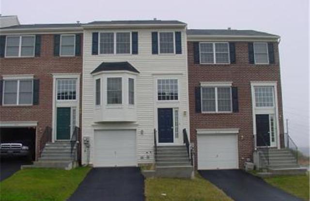 3 beds, 2.5 baths, $2,695