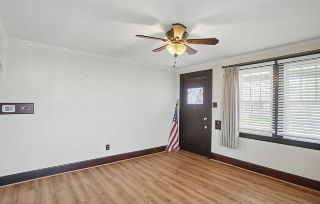 198 W ROSS AVE