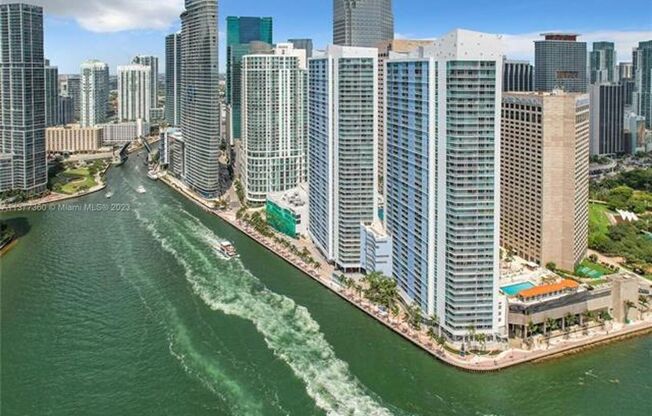 325 S Biscayne Boulevard Blvd # 1220 (B26015229)