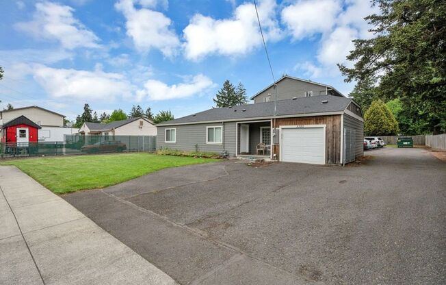 3 bedroom 2 bath House with fenced yard!