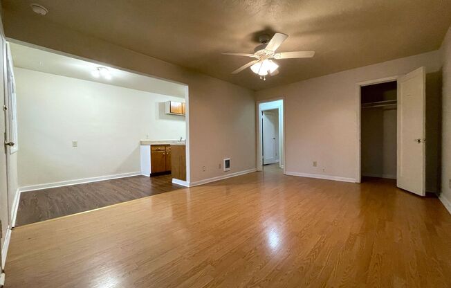 Charming 1 bedroom available in Woodlawn Terrace