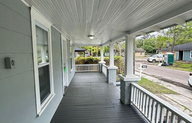 The Picture Perfect 5 Bedroom 2 Bath-West Jacksonville!