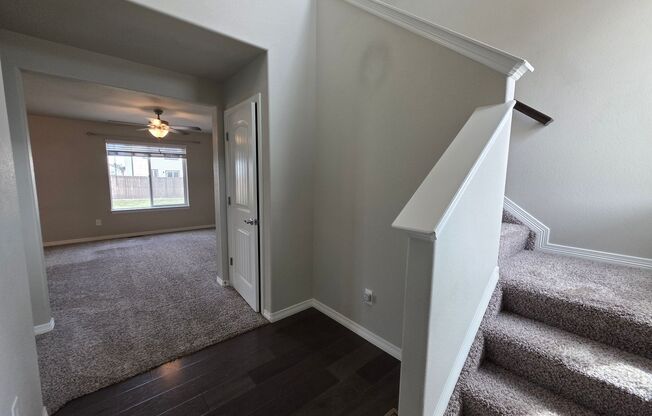 3 Bed 3 bath house in Lorson Ranch!