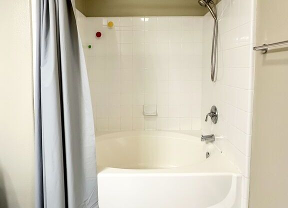 2 beds, 2 baths, 1,290 sqft, $3,700, Unit 439