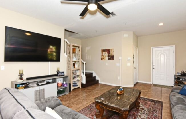 3/2.5 townhouse in gated Winter Park community
