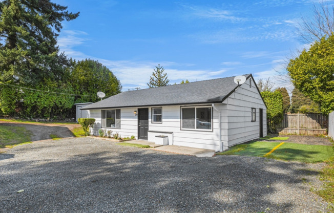 Newly Remodeled and Spacious 3 bedroom 1 bath Rambler
