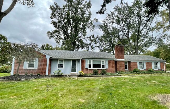 OFFERING ONE MONTH FREE RENT!! GORGEOUS AND SPACIOUS, 3 BED/2BATH RANCH HOME, BIRMINGHAM SCHOOLS-----DARTMOOR