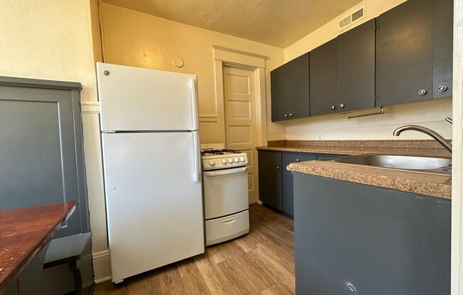 1 bed, 1 bath, 600 sqft, $1,350, Unit 8