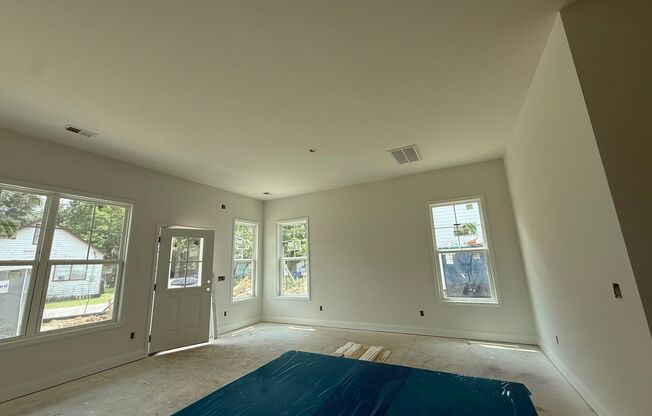 Modern New Build Minutes from Downtown Charleston!