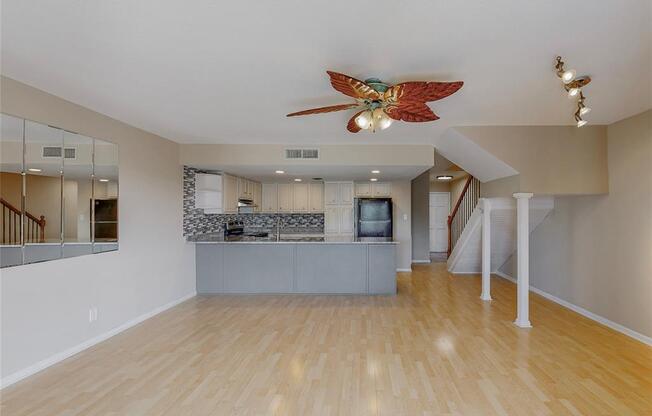 426 YACHT CLUB DR 