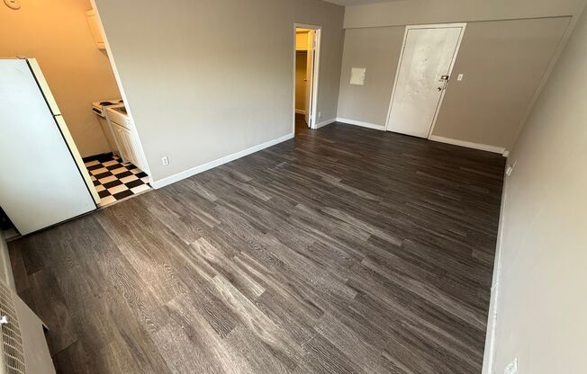 Studio, 1 bath, 400 sqft, $850, Unit #111
