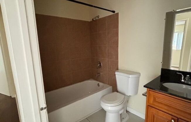 2 beds, 2 baths, 850 sqft, $2,475, Unit 2583-04