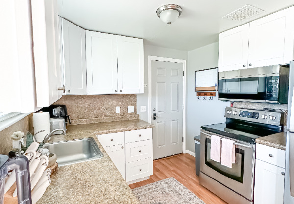 980 COUNTRY HLS DR