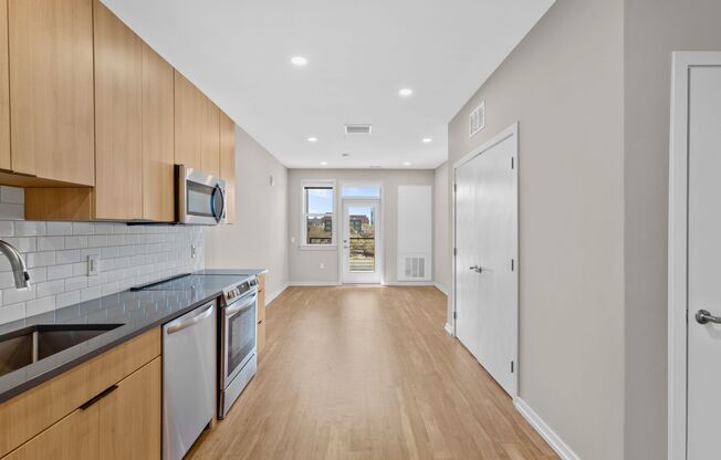 1 bed, 1 bath, 614 sqft, $2,140, Unit 427