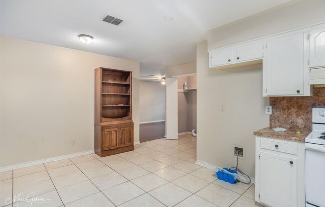 3 beds, 1 bath, $1,150