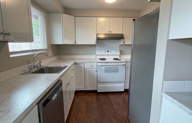2 beds, 1 bath, 945 sqft, $1,575, Unit 037