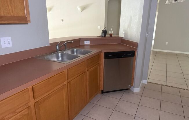 Beautiful 3/2 2nd Floor condo in gated Flora Ridge of Kissimmee!
