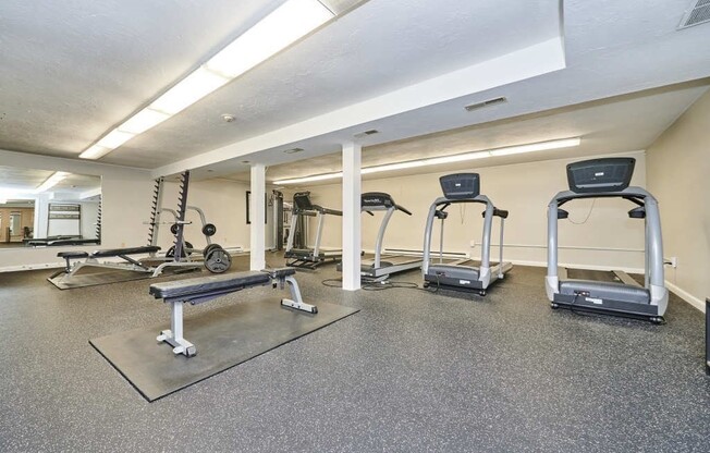 2 beds, 1 bath, 906 sqft, $2,300, Unit 215