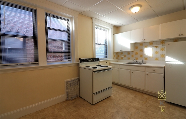 2 beds, 1 bath, $2,750, Unit 6