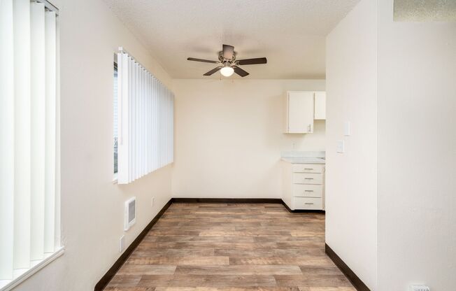 1 bed, 1 bath, 620 sqft, $1,195, Unit 25