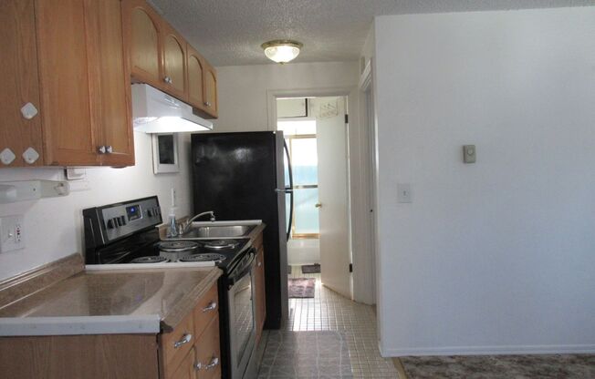 Light & bright one bedroom, one bathroom upper level condo in Boulevard Park