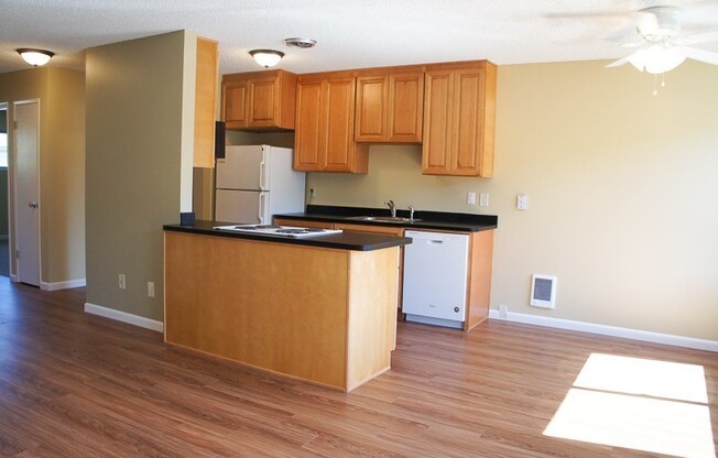 Garden Style 2Bdr in Bustling SE Ready Late June!