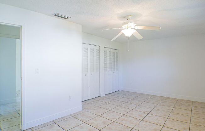 2 beds, 1 bath, $1,300, Unit # 21