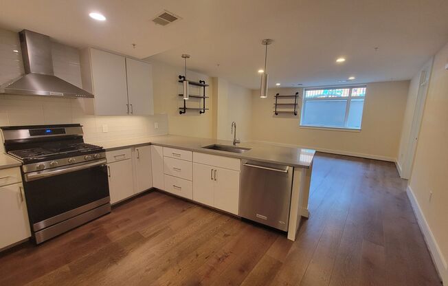 Spacious, modern 1BR + Den + 2BA in Adams Morgan