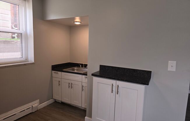 Studio, 1 bath, 500 sqft, $795, Unit B3