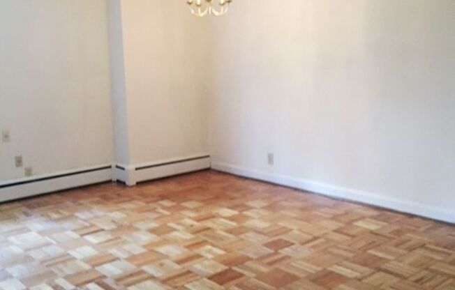 2 beds, 1 bath, 800 sqft, $1,695, Unit B21
