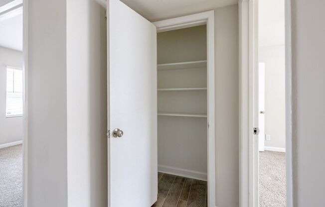 2 beds, 1 bath, 850 sqft, $1,250, Unit 00-A3