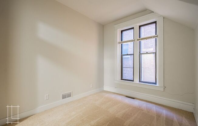 2 beds, 1 bath, $1,625, Unit 814 Neil Ave