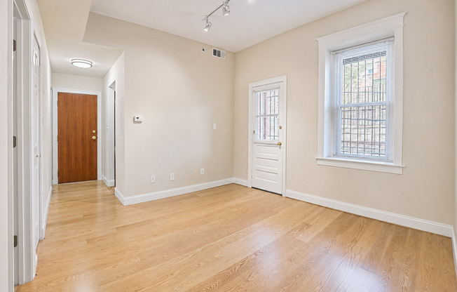 1 bed, 1 bath, $2,500, Unit 103