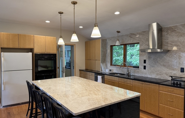 48 SPY POND LN