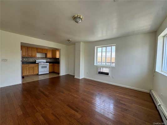 3 beds, 2 baths, 1,086 sqft, $3,400, Unit 3