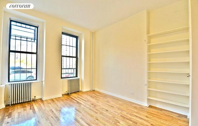 530 W 123 ST