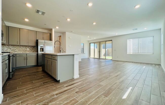 s 4 bedroom 2.5 Bathrooms with Loft, home is a Must See!