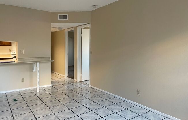 BEAUTIFUL AND AFFORDABLE 2 BEDS 1  BATH APARTMENT AVAILABLE FOR RENT !!!