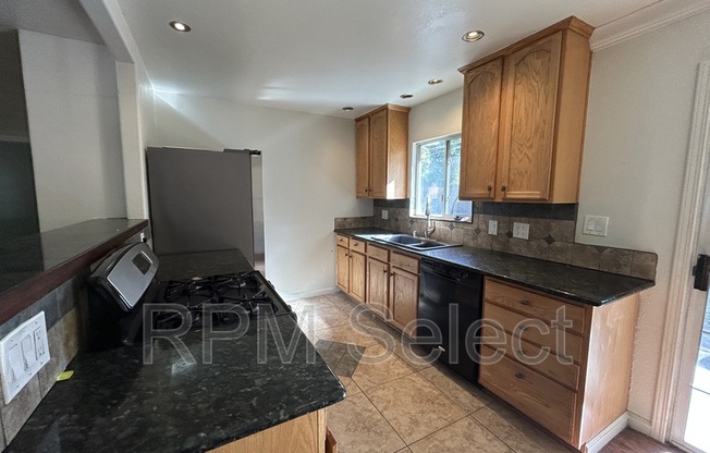 2104 ROCKBRIDGE RD