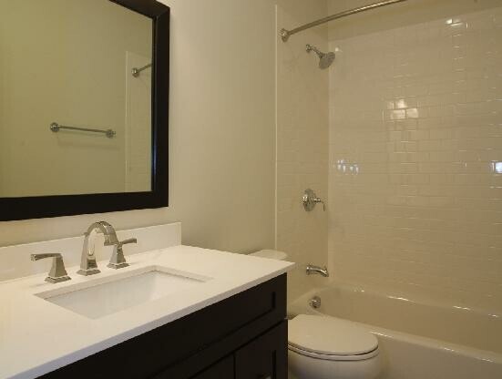 3 beds, 1.5 baths, $5,500, Unit 5