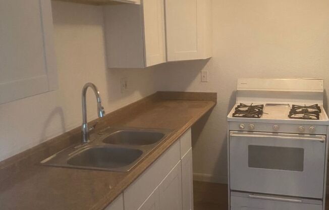 2 beds, 1 bath, 765 sqft, $1,600, Unit 4474