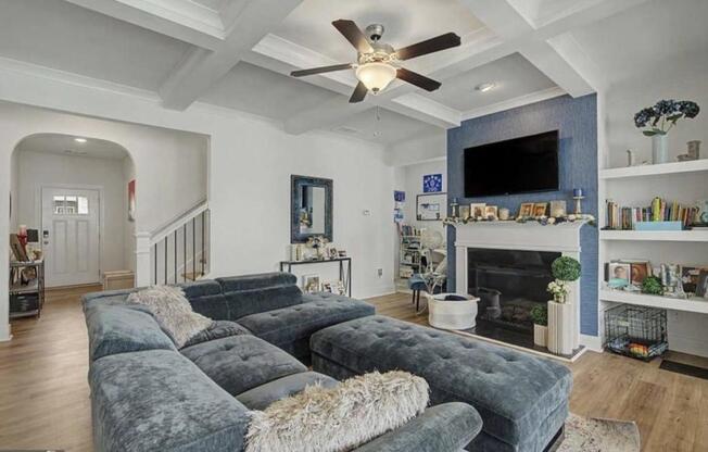 3 beds, 3 baths, 2,000 sqft, $2,800