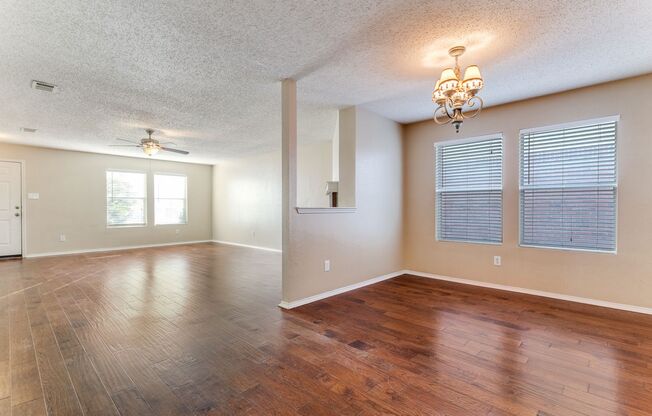 Move-in by 10.17 and get 1-month FREE, with an 18-month lease
