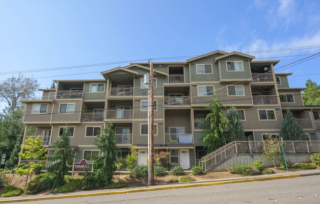 5 Bedroom Unit, Avail. 9/9- $1,000 Visa Card Move-In Bonus for Early Signers (by 8/3)