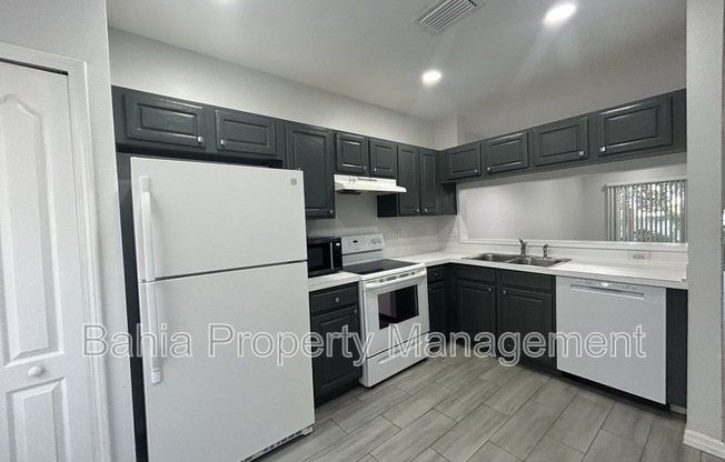 2320 LK WOODBERRY CIR